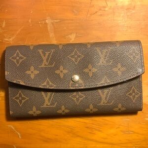 Clea, used for about a year, it’s real. Missing the zipper Thats all!!